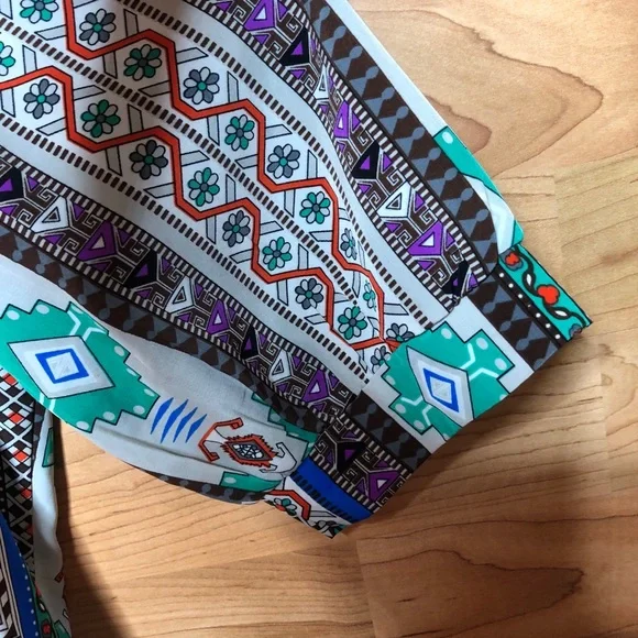 Small Tribal Print Dress with Multicolored designs and short sleeves - Picture 5 of 7